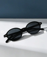 Lunettes de soleil mode à monture ovale rétro en plastique. Conception classique L’Art des Vêtements