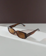 lunettes de mode en plastique carré étroit pour femmes, style simple et décontracté L’Art des Vêtements