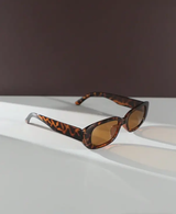 lunettes de mode en plastique carré étroit pour femmes, style simple et décontracté L’Art des Vêtements