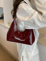 Sac à bandoulière croissant laqué rouge de style coréen - Femme L’Art des Vêtements