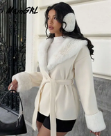 MainGRL Veste élégante et en mélange de laine bouclée pour femmes L’Art des Vêtements