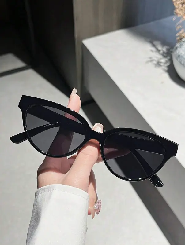Lunettes de mode minimaliste chic à monture fine en forme d'œil de chat noir L’Art des Vêtements