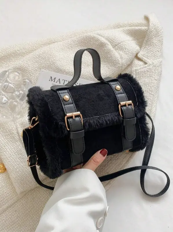 Sac bandoulière petit et pour femme, sac à main chic avec bord en fourrure L’Art des Vêtements