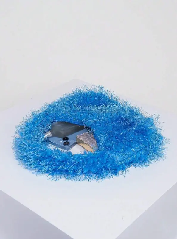 Sac à bandoulière en peluche de couleur bonbon - Femme L’Art des Vêtements