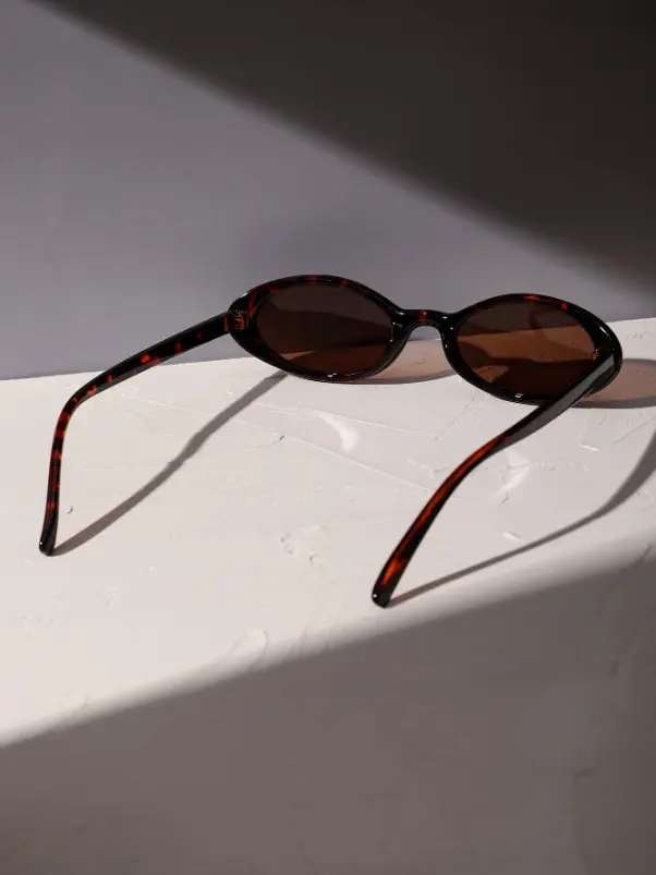 Lunettes de mode classique en plastique ovale à motif léopard pour femmes L’Art des Vêtements