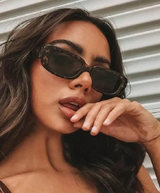 lunettes de mode en plastique carré étroit pour femmes, style simple et décontracté L’Art des Vêtements