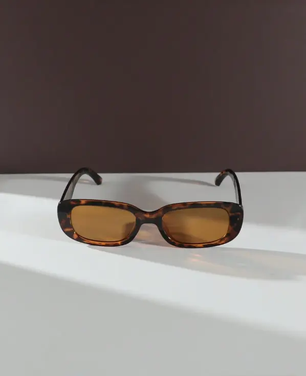 lunettes de mode en plastique carré étroit pour femmes, style simple et décontracté L’Art des Vêtements