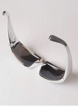 lunettes de soleil de style sportif décoratif avec monture enveloppante L’Art des Vêtements