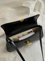 Sac à bandoulière pour femme avec rabat décoratif en faux huilé vintage L’Art des Vêtements