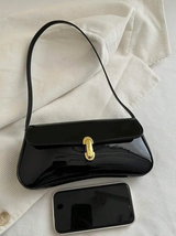 Sac à bandoulière pour femme avec rabat décoratif en faux huilé vintage L’Art des Vêtements