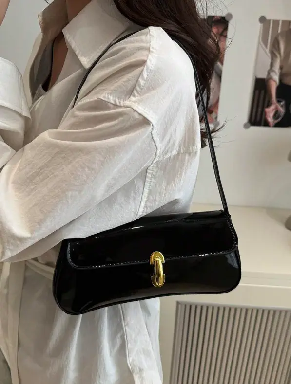 Sac à bandoulière pour femme avec rabat décoratif en faux huilé vintage L’Art des Vêtements