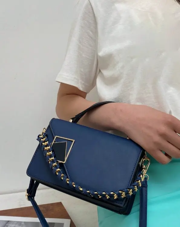 Sac À Bandoulière Décoré De Chaîne Tissée Mini Avec Rabat Et Design L’Art des Vêtements