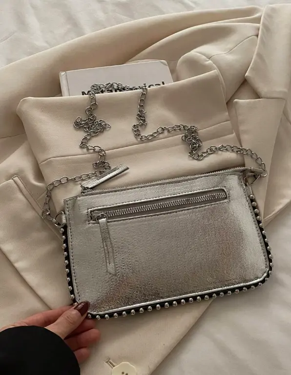 Sac à bandoulière argenté pour femme L’Art des Vêtements