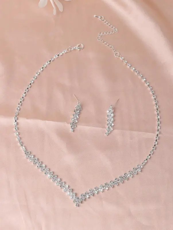 Ensemble De Collier Et Boucles D'oreilles L’Art des Vêtements