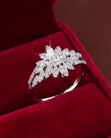 Bague décorative avec cubic zirconia cubique en forme de fleur élégante pour femmes L’Art des Vêtements