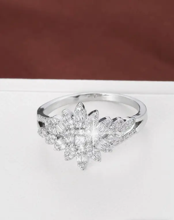 Bague décorative avec cubic zirconia cubique en forme de fleur élégante pour femmes L’Art des Vêtements