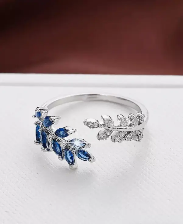 Bague ouverte décorée de zirconium cubique à la mode, convient pour le port quotidien des femmes L’Art des Vêtements