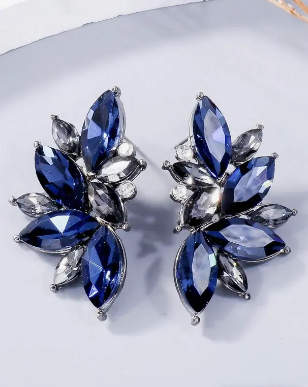 paire de boucles d"oreilles en forme de ventilateur pour femme L’Art des Vêtements