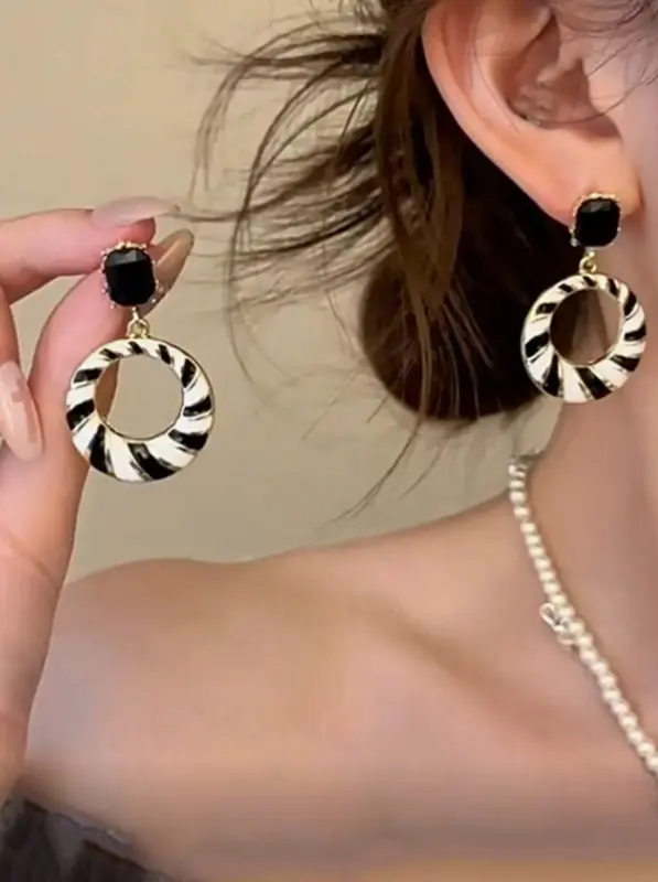 paire de boucles d'oreilles vintage de luxe à pendentif cercle pour femmes L’Art des Vêtements