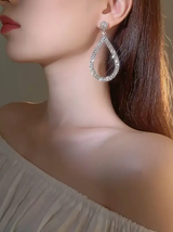 paire luxe à strass Boucles d'oreilles à design goutte d'eau pour femme L’Art des Vêtements