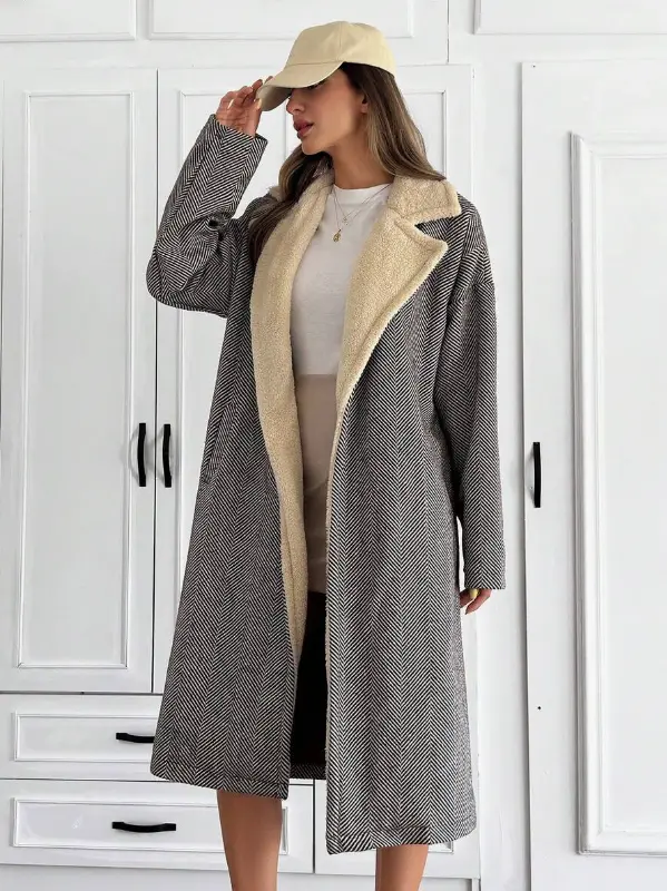 Manteau élégant en laine pour femme L’Art des Vêtements