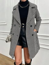 Manteau long croisé ajusté à motif pied-de-poule noir et blanc pour femmes L’Art des Vêtements