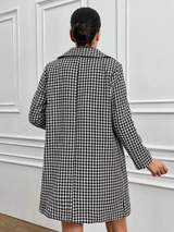Manteau long croisé ajusté à motif pied-de-poule noir et blanc pour femmes L’Art des Vêtements