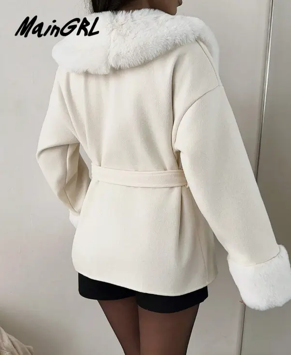 MainGRL Veste élégante et en mélange de laine bouclée pour femmes L’Art des Vêtements