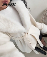 MainGRL Veste élégante et en mélange de laine bouclée pour femmes L’Art des Vêtements