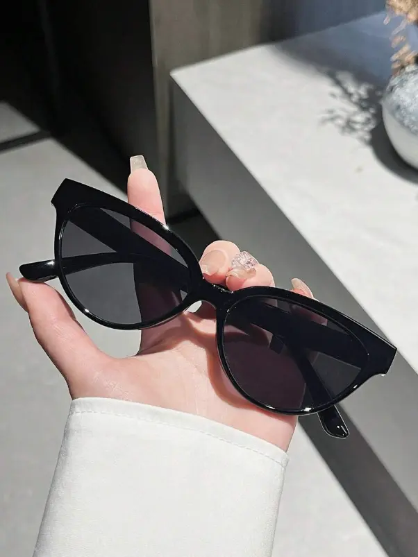 Lunettes de mode minimaliste chic à monture fine en forme d'œil de chat noir L’Art des Vêtements